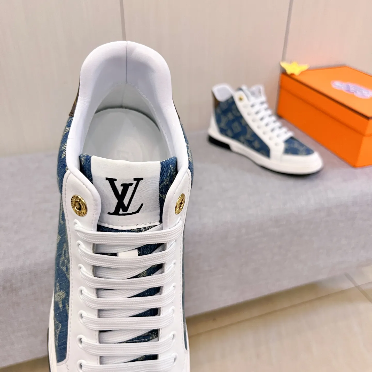 🚘🚘Factory batch 440💰👍[LV]🔥🔝Louis Vuitton, high-end men's shoe brand, official website 1:1 latest masterpiece: the upper is made of Italian official website original special technical cloth fabric 🔥Original comfortable and breathable lining ➕Original designated non-slip outsole 🔥Make walking more convenient and comfortable! An exclusive new model, a stunning work, a beautiful 1:1 replica [color] compared to the official quality! Create a fashionable personality to set off your uniqueness! A must-have for trendy men! 🔥, sizes: 38-44. color:.    2⃣️colors available🔥